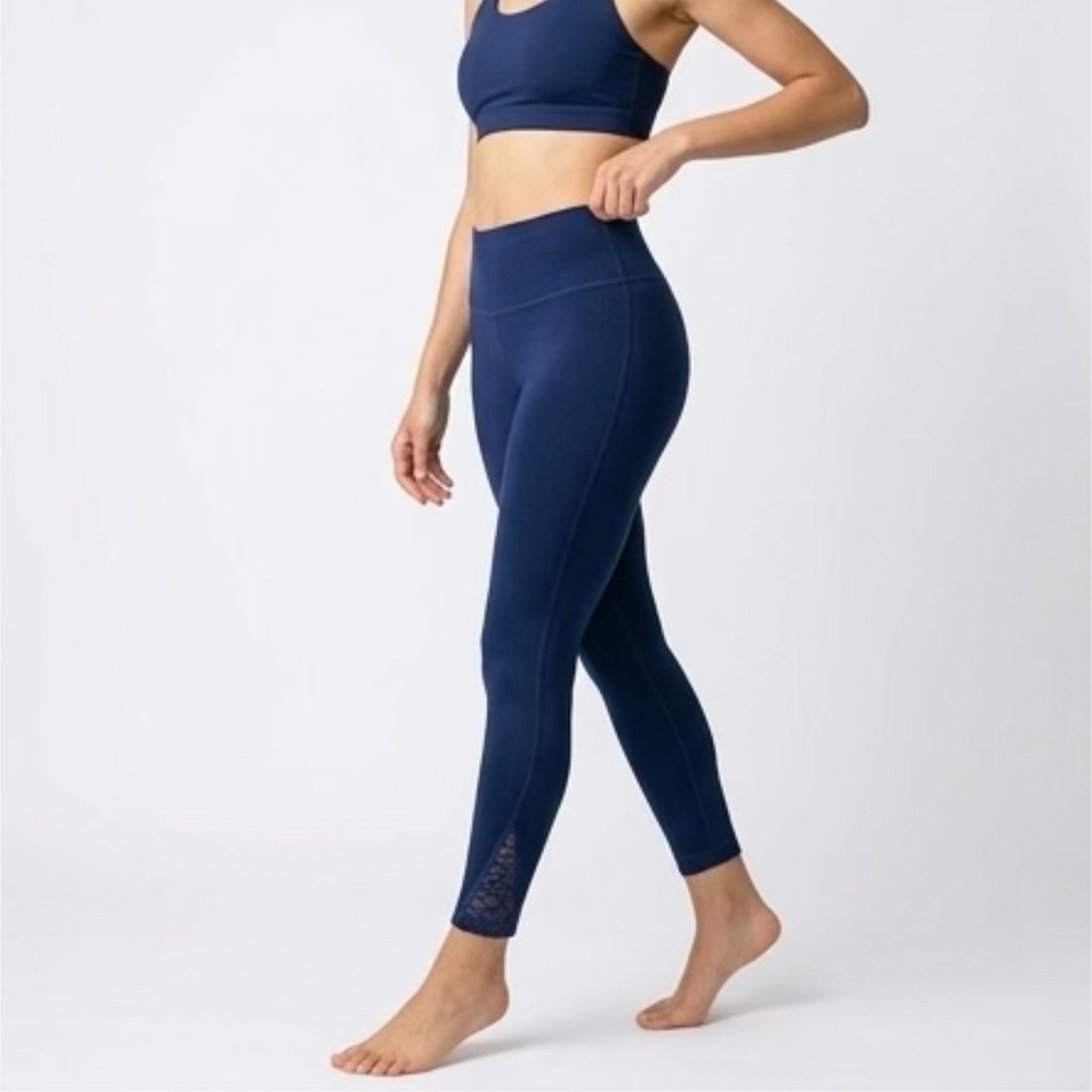Vineyard Vines Navy High-Waist Leggings with Ankle Lace